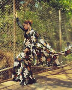 फ्लोरल साड़ी में नागिन सी बलखाईं अंकिता लोखंडे, शूटिंग के बीच ऑटो में दिए ऐसे पोज, लुक पर फिदा हुए फैंस