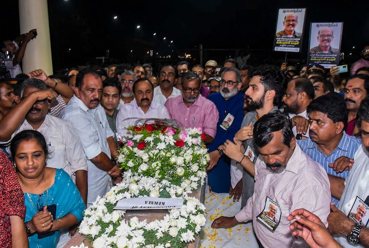 ఎన్ రామచంద్రన్ అనే కేరళ వ్యక్తి కూడా ఈ దుశ్చర్యకు బలైపోయారు. థానేకు చెందిన సంజయ్ లక్ష్మణ్ లాలి భార్య పిల్లలతో వెళ్ళి కన్నుమూశారు. దినేష్ అగర్వాల్ అనే చండీగఢ్ వాసి కూడా ఈ కాల్పుల్లో చనిపోయాడు