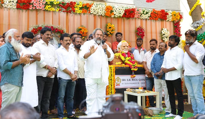 తెలుగు చిత్రసీమలో, ముఖ్యంగా డ్యాన్సర్లలో సాయిరాజ్ రాజంరాజు తెలియని వారు ఉండరు. ముక్కురాజు మాస్టర్ (Mukku Raju Master)గా ఆయన పాపులర్. ఆయన తెలుగు ఫిల్మ్ అండ్ టీవీ డాన్సర్ అండ్ డాన్స్ డైరెక్టర్స్ అసోసియేషన్ (TFTDDA) వ్యవస్థాపక అధ్యక్షుడు. డ్యాన్సర్స్ అసోసియేషన్ స్థాపించి 35 ఏళ్ళు అయిన నేపథ్యంలో ప్రముఖ దర్శక నిర్మాత ఆర్ నారాయణ మూర్తి చేతుల మీదుగా ముక్కు రాజు మాస్టర్ విగ్రహావిష్కరణ జరిగింది.