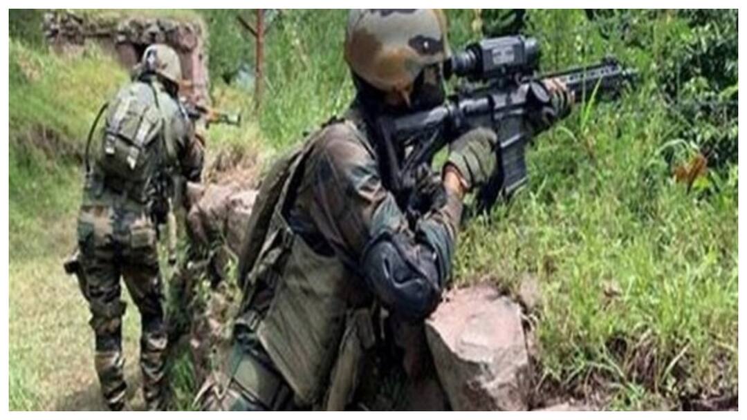 Pahalgam Terror Attack: జమ్మూకశ్మీర్లో ఉగ్రవాదుల కోసం ముమ్మర వేట- దేశవ్యాప్తంగా వివిధ ప్రాంతాల్లో హై అలర్ట్ indian army search operation for terrorists Central Home Minister amit shah key meeting here are the big updates on Pahalgam attack in Jammu and Kashmir Pahalgam Terror Attack: జమ్మూకశ్మీర్లో ఉగ్రవాదుల కోసం ముమ్మర వేట- దేశవ్యాప్తంగా వివిధ ప్రాంతాల్లో హై అలర్ట్