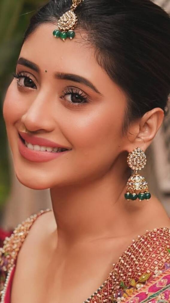 सिर्फ यहां तक पढ़ी हैं टीवी एक्ट्रेस शिवांगी जोशी