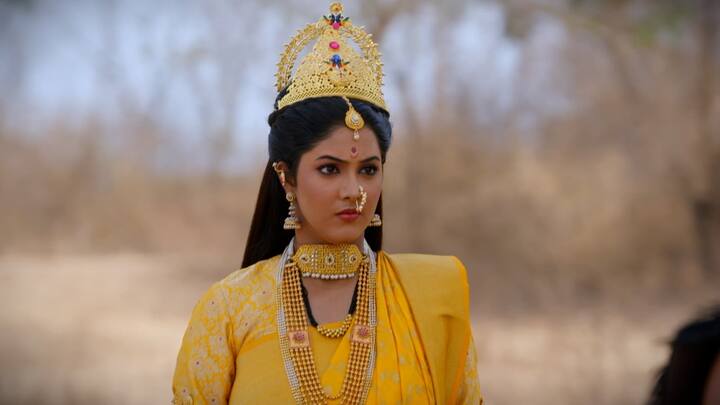 देवीनं तुळजापूर परिसरात असंख्य भक्तांचा जो उद्धार केला, त्याच्या  ज्या आख्यायिका आहेत, त्यांचं वैशिष्ट्य म्हणजे, देवीनं भक्तांना परिस्थितीशी लढायचं, झुंजायचे बळ दिलं, संकटावर मात करण्याची दिशा दिली.