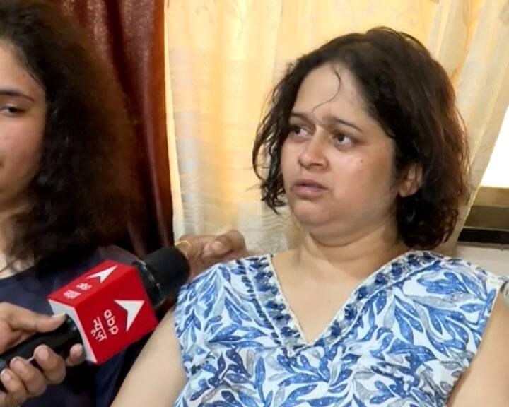 दहशतवादी म्हणाले की, तुम्ही लोकांनी दहशतवाद माजवला आहे. आम्ही पळू शकत नव्हतो, आम्ही झोपून होतो. मिस्टरांना गोळी लागताना मी पाहिलं