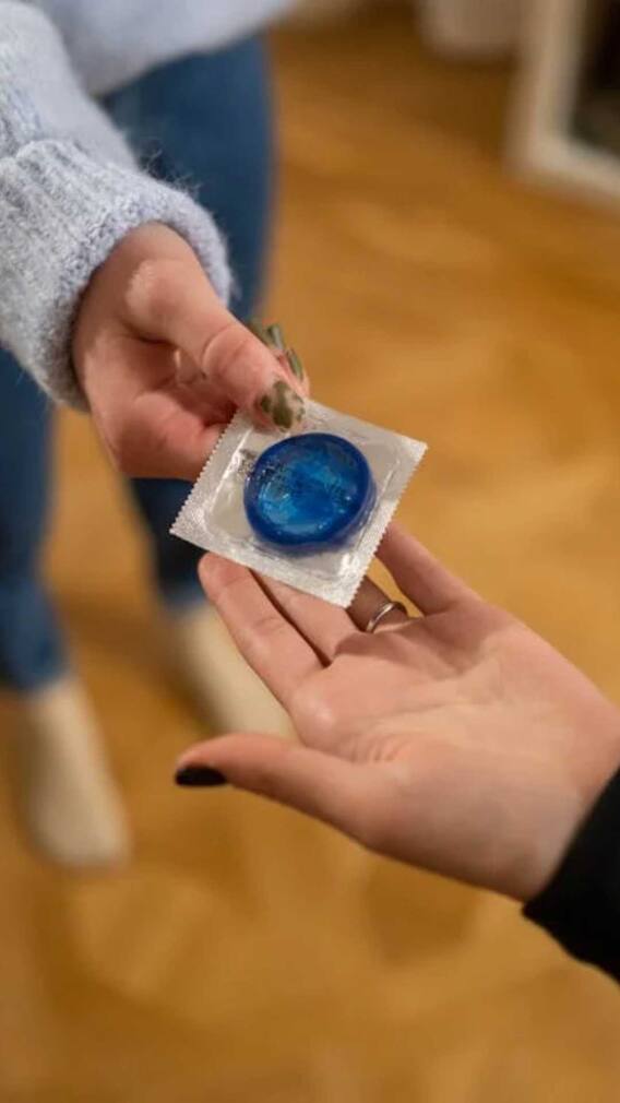 क्या ड्राइवर्स को टैक्सी में कंडोम रखना जरूरी होता है?