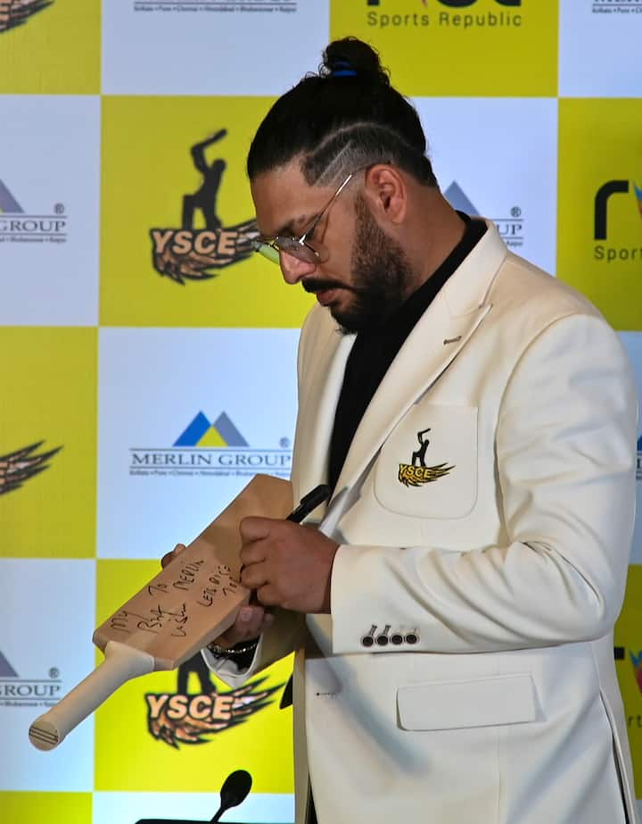 योगराज ने इसके बाद अभिषेक शर्मा और शुभमन गिल का उदाहरण भी दिया. दोनों ही खिलाड़ियों को युवराज ने ट्रेन किया है और आज अभिषेक और गिल आईपीएल में तो छाए हुए हैं. साथ ही इंटरनेशन क्रिकेट में भी तहलका मचाए हुए हैं.