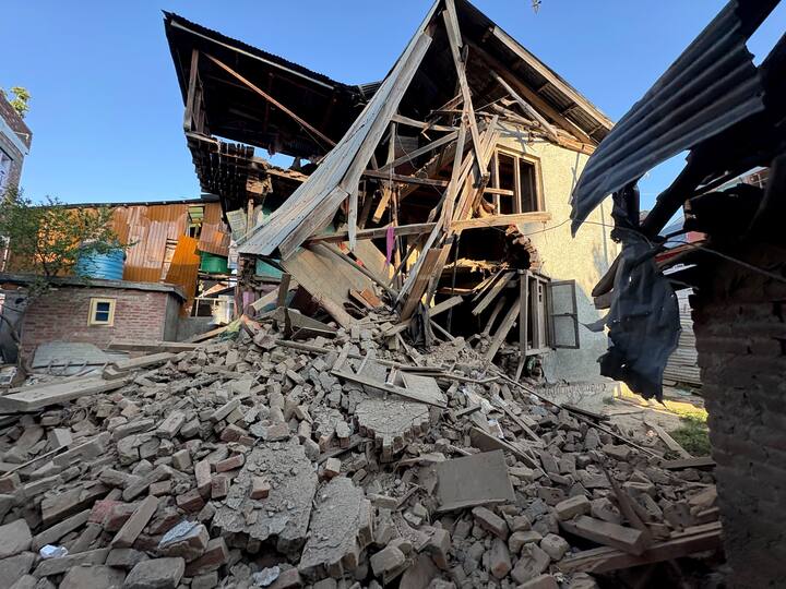 ఆదిల్ థోకర్ లష్కరే తోయిబా ఉగ్రవాది. అతన్ని ఆదిల్ గురి అని కూడా పిలుస్తారు. ఆదిల్ బిజ్బెహార నివాసి.