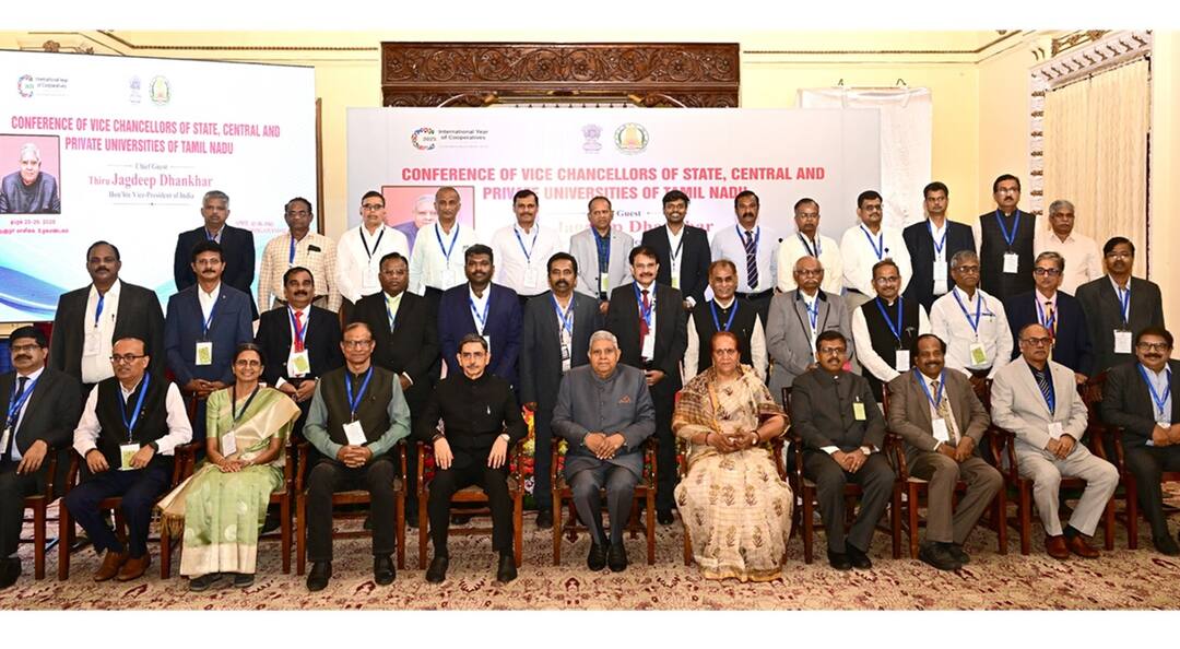 TN Governor RN Ravi Criticizes TN Government Govt School Students Performing Poorly Police Threaten Vice Chancellors Governor RN Ravi: நடுராத்திரியில் கதவை தட்டிய போலீஸ்; அலறிய துணை வேந்தர்கள்- ஆளுநர் போட்ட குண்டு!