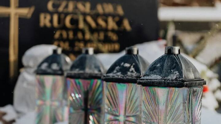 पुराने समय में पापुआ न्यू गिनी के मेलनेशियन और ब्राजील के वारी लोग अपने कबीले के मृत परिजनों के अवशेषों को खा लेते थे.