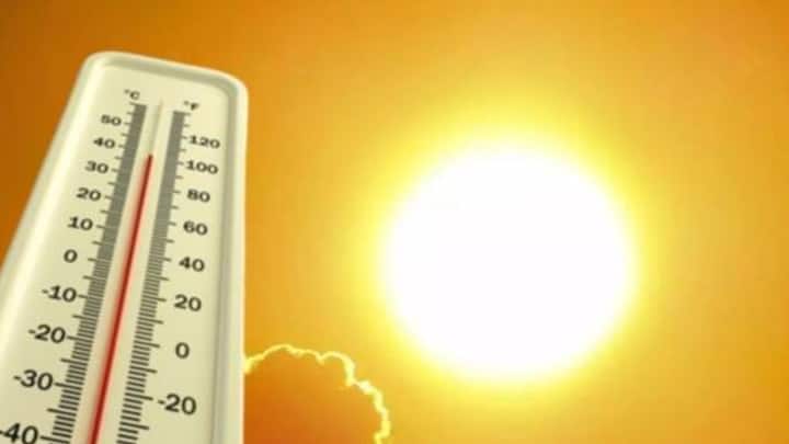 চরম অস্বস্তি কলকাতা-সহ দক্ষিণবঙ্গ জুড়ে।রবিবার ফের বজ্রবিদ্যুৎ সহ ঝড়-বৃষ্টির আশঙ্কা। শনিবার থেকেই বিক্ষিপ্তভাবে পশ্চিমের জেলায় ঝড় বৃষ্টি শুরু হবে।