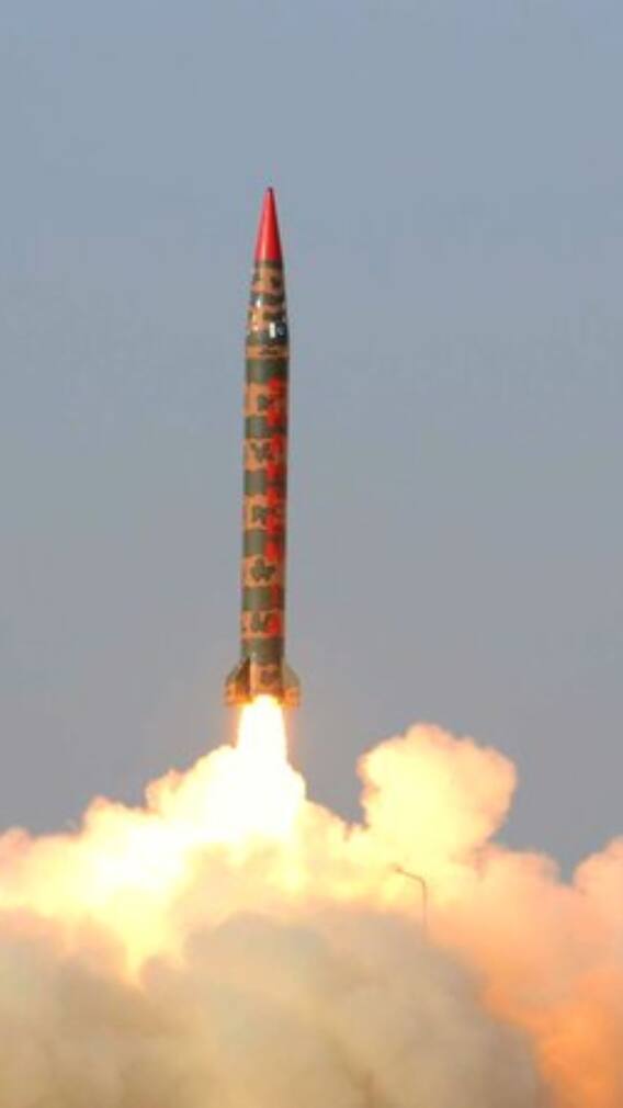 क्या पाकिस्तान अपने परमाणु बम किसी को बेच सकता है?