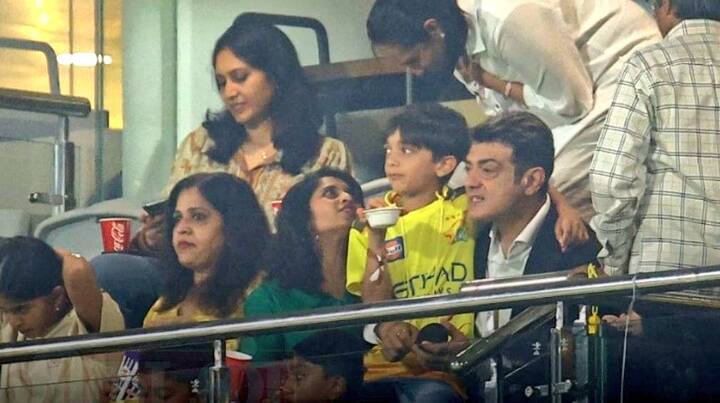 சமீபத்தில் கார் ரேஸில் 2ஆவது இடம் பிடித்து சாதனை படைத்திருந்தார். அதுமட்டுமின்றி நேற்று தனது 25ஆவது திருமண நாளை மனைவியுடன் இணைந்து கேக் வெட்டி கொண்டாடி மகிழந்தார்.