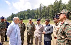 अमित शाह ने सीएम योगी से लेकर स्टालिन तक को किया फोन, बोले- एक-एक पाकिस्तानी को वापस भेजिए