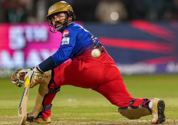 ਦੂਜੇ ਨੰਬਰ 'ਤੇ ਦਿਨੇਸ਼ ਕਾਰਤਿਕ ਹਨ, ਜਿਨ੍ਹਾਂ ਨੇ 408 ਟੀ-20 ਮੈਚਾਂ ਵਿੱਚ 13278 ਦੌੜਾਂ ਬਣਾਈਆਂ ਹਨ। ਕਾਰਤਿਕ ਅੰਤਰਰਾਸ਼ਟਰੀ ਕ੍ਰਿਕਟ ਤੋਂ ਸੰਨਿਆਸ ਲੈ ਚੁੱਕੇ ਹਨ, ਉਹ ਵਰਤਮਾਨ ਵਿੱਚ ਆਰਸੀਬੀ ਦੇ ਸਪੋਰਟਿੰਗ ਸਟਾਫ ਦਾ ਹਿੱਸਾ ਹਨ।