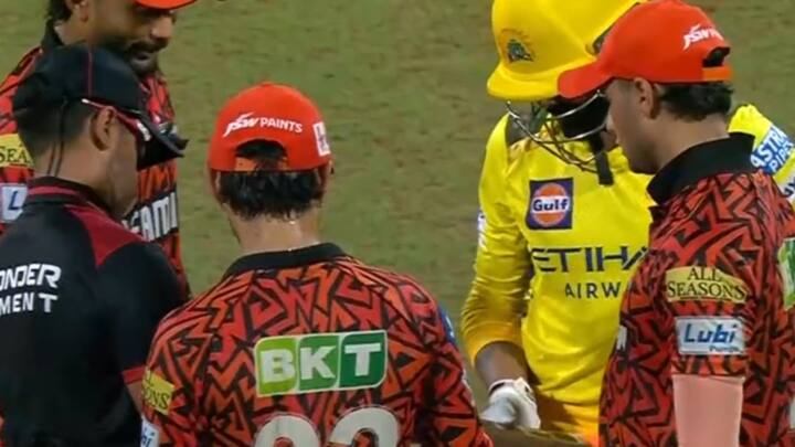 IPL 2025 Bat Test Rule: रवींद्र जडेजा बीसीसीआई के नए नियम का शिकार हो गए. उनका बल्ला बैट साइज टेस्ट में फेल हो गया. जिसके बाद अंपायर से उनका बहस हो गया.