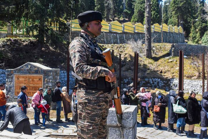 पहलगाम का यह हमला 26/11 के मुंबई आतंकवादी हमले के बाद देश में नागरिकों को निशाना बनाकर किया गया सबसे भयानक आतंकवादी हमला है.