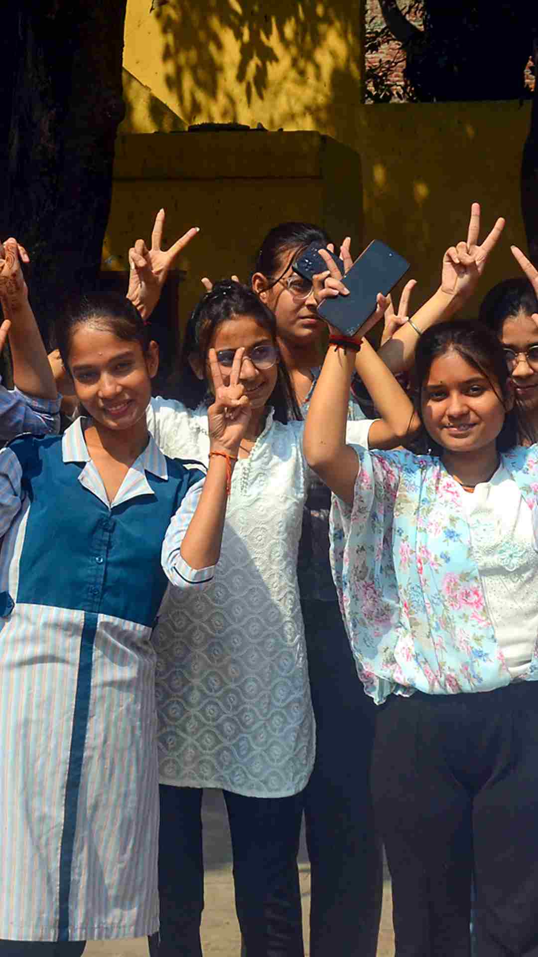 यूपी बोर्ड की 12वीं परीक्षा में महक ने किया टॉप, इस सब्जेक्ट में आए सबसे ज्यादा नंबर