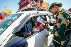 Pahalgam Attack : స్వదేశాలకు బయల్దేరిన వాళ్లతో కిక్కిరిసిన వాఘా- అట్టారీ బోర్డర్, భారత్‌ విడిచి వెళ్లేందుకు ఇష్టపడని పాకిస్థానీయులు