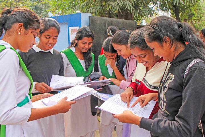 পরীক্ষা নির্বিঘ্ন করতে পর্ষদ ও পুলিশের পক্ষ থেকে সব রকম ব্যবস্থা করা হয়। নিরাপত্তা জোরদার করা হয় পরীক্ষাকেন্দ্রগুলির।