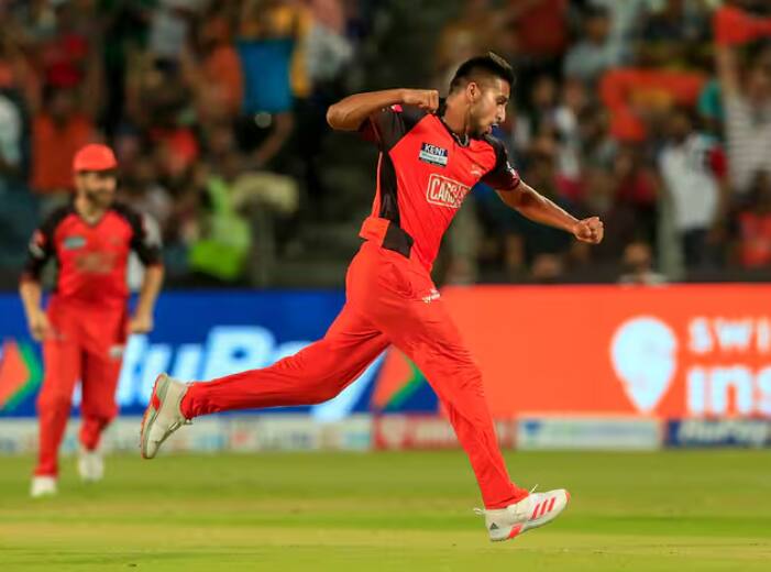 ਉਮਰਾਨ ਕੇਕੇਆਰ ਟੀਮ ਵਿੱਚ ਸ਼ਾਮਲ ਹੋ ਗਏ ਹਨ, ਪਰ ਉਨ੍ਹਾਂ ਦੇ ਖੇਡਣ ਦੀ ਸੰਭਾਵਨਾ ਘੱਟ ਹੈ। ਕਿਉਂਕਿ ਟੀਮ ਨੇ ਪਹਿਲਾਂ ਹੀ ਉਨ੍ਹਾਂ ਦੀ ਜਗ੍ਹਾ ਇੱਕ ਖਿਡਾਰੀ ਨੂੰ ਸ਼ਾਮਲ ਕਰ ਲਿਆ ਹੈ। ਅਜਿਹੀ ਸਥਿਤੀ ਵਿੱਚ ਇਹ ਦੇਖਣਾ ਦਿਲਚਸਪ ਹੋਵੇਗਾ ਕਿ ਟੀਮ ਉਮਰਾਨ ਨੂੰ ਟੀਮ ਵਿੱਚ ਕਿਵੇਂ ਫਿੱਟ ਕਰਦੀ ਹੈ।