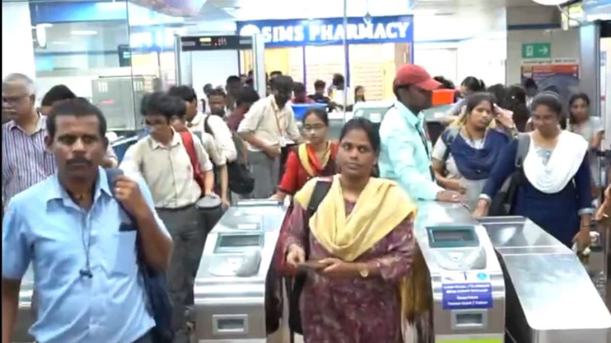 மெட்ரோவில் இனி வெயிட் பண்ண தேவையில்லை..கட்டண நுழைவுவாயில் திறந்தே இருக்கும்!