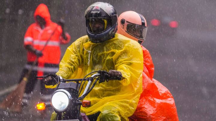  উত্তরবঙ্গে মালদাতে তাপপ্রবাহের পরিস্থিতি। দুই দিনাজপুরের কিছু অংশে গরম ও অস্বস্তি বাড়বে। দার্জিলিং সহ ওপরের পাঁচ জেলায় বৃষ্টি চলবে। বিক্ষিপ্তভাবে বৃষ্টি চলবে। বজ্রবিদ্যুৎ সহ বৃষ্টি হবে দার্জিলিং সহ উপরের দিকের কয়েকটি জেলাতে।