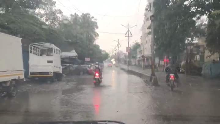 कोल्हापूरमध्ये पहाटे ढगांच्या गडगडाटासह पावसाला सुरुवात झाली.