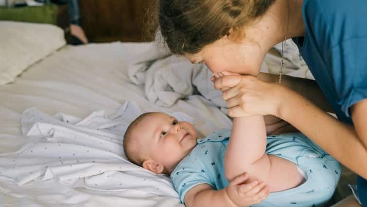 Donald trump america policy for baby bonus know about countries where money  is given by having child | रूस के बाद अब अमेरिका में बच्चे पैदा करने पर  बंपर ऑफर, जानें किन