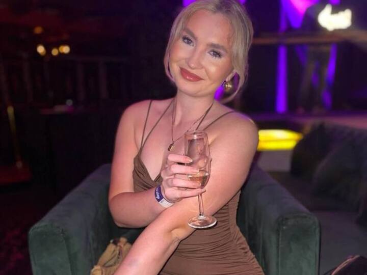 आईपीएल में एक से बढ़कर एक चीयरलीडर हैं, जो अपनी खूबसूरती का जलवा बिखेरती हैं. यहां हम आपको मॉली से मिलवा रहे हैं, जो IPL 2025 में सनराइजर्स हैदराबाद के लिए काम कर रही है.