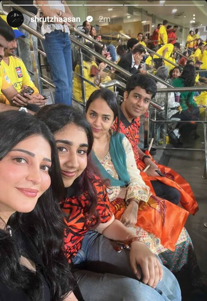 இதுவரையில் அஜித் சென்னை போட்டியை பார்க்க வந்தது கிடையாது. இப்போது முதல் முறையாக போட்டியை பார்க்க வந்துள்ளார். இது கிரிக்கெட் மட்டுமின்றி சினிமா ரசிகர்களிடையே ஆச்சரியத்தை ஏற்படுத்தியுள்ளது.