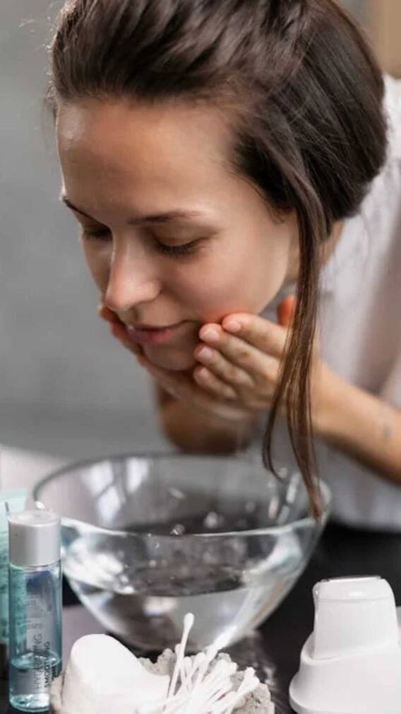 चावल के पानी से चेहरा कब धोना चाहिए?