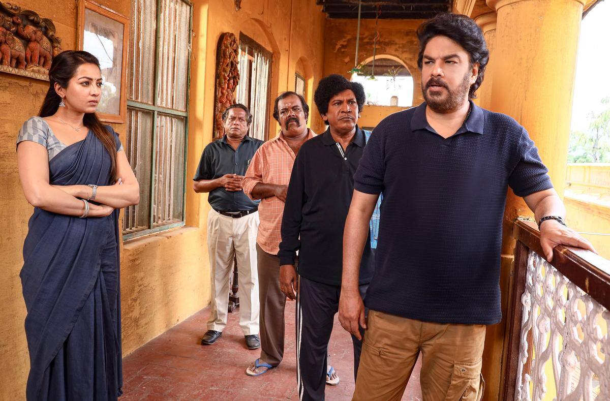 Gangers Day 1 Box Office: அஜித்தின் 'குட் பேட் அக்லி' சோலி முடிஞ்சிதா? முதல் நாளே கெத்து காட்டிய 'கேங்கர்ஸ்'!