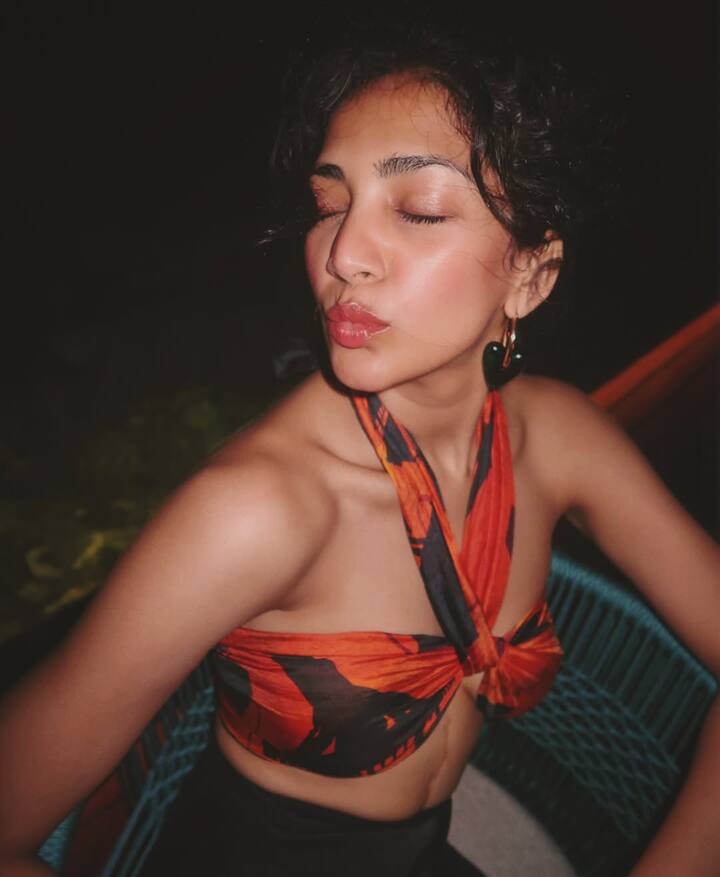 અભિનેત્રી યોગિતા બિહાની દરેક લૂકમાં ખૂબ જ હોટ લાગે છે. યોગિતાની તસવીરો સોશિયલ મીડિયામાં આગની જેમ વાયરલ થાય છે.