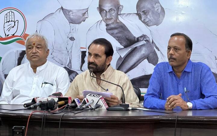 અમદાવાદ: ગુજરાત આમ આદમી પાર્ટીમાં ફરી એક વખત ભંગાણ થયું છે. ગુજરાતના પ્રદેશ પ્રમુખ શક્તિસિંહ ગોહીલની હાજરીમાં ઘણા લોકો કૉંગ્રેસમાં સામેલ થયા છે. શક્તિસિંહ ગોહીલે ખેસ પહેરાવી તેમનું પાર્ટીમાં સ્વાગત કર્યું હતું.