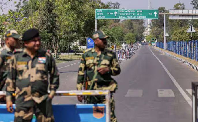 ਜਦੋਂ ਕਿ ਇੱਕ ਆਮ ਵੀਜ਼ਾ ਵਿੱਚ ਕਿਸੇ ਵੀ ਦੇਸ਼ ਦੇ ਨਾਗਰਿਕ ਨੂੰ ਕਈ ਕਾਰਨਾਂ ਕਰਕੇ ਦੂਜੇ ਦੇਸ਼ ਵਿੱਚ ਦਾਖਲ ਹੋਣ ਦੀ ਇਜਾਜ਼ਤ ਹੁੰਦੀ ਹੈ। ਕਈ ਤਰ੍ਹਾਂ ਦੇ ਆਮ ਵੀਜ਼ੇ ਹੁੰਦੇ ਹਨ, ਜਿਨ੍ਹਾਂ ਵਿੱਚ ਯਾਤਰਾ ਵੀਜ਼ਾ, ਵਪਾਰਕ ਵੀਜ਼ਾ, ਵਿਦਿਆਰਥੀ ਵੀਜ਼ਾ ਅਤੇ ਕੰਮ ਵੀਜ਼ਾ ਸ਼ਾਮਲ ਹਨ। ਇੱਕ ਆਮ ਵੀਜ਼ਾ ਵਿੱਚ, ਇਸ ਦੀਆਂ ਸ਼ਰਤਾਂ ਵੀਜ਼ੇ ਦੀ ਕਿਸਮ 'ਤੇ ਨਿਰਭਰ ਕਰਦੀਆਂ ਹਨ।