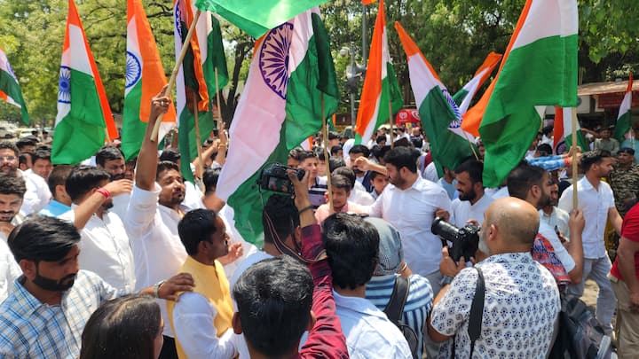 दिल्ली के जंतर-मंतर से शुरू हुआ ये मार्च देश को एकजुटता का संदेश देता दिखा. IYC के राष्ट्रीय अध्यक्ष उदय भानु चिब ने इस मौके पर कहा,