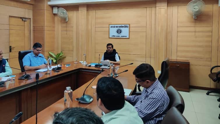 UP Load of electricity connection increase at home UPPCL Started  Online Process ANN यूपी में बिजली उपभोक्ताओं के लिए बड़ी खबर, नहीं लगाने पड़ेंगे ऑफिस के चक्कर, घर बैठे होगा काम