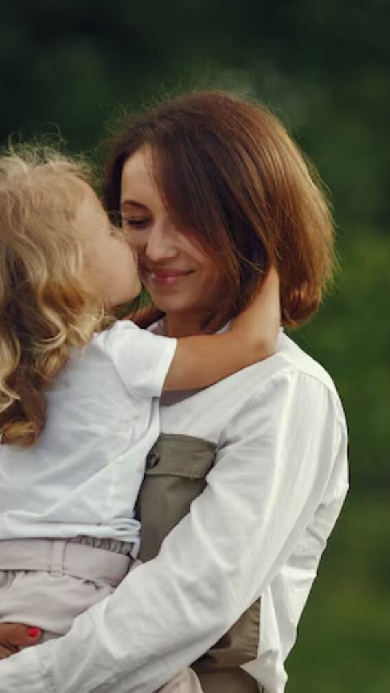 भारत में किस उम्र की लड़कियां बन जाती हैं मां?