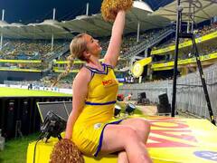 IPL 2025 की सबसे खूबसूरत चीयरलीडर हैं मॉली, दिल जीत लेगी उनकी अदाएं; एक सीजन के लिए करती हैं लाखों रुपये चार्ज