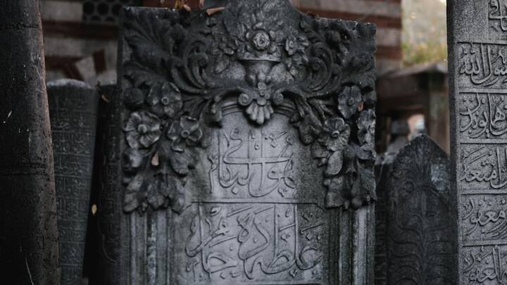 न्यू ऑरलियन्स में लोगों का संगीत प्रेम अनोखा है. यहां लोग अपने परिजनों की अंतिम विदाई में बड़े-बड़े हॉर्न वाला बैंड बजाते हैं.