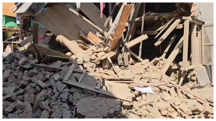 Pahalgam Terror Attack: జమ్మూ కాశ్మీర్‌లోని అనేక ప్రాంతాల్లో భారత ఆర్మీ సైనికులు సోదాలు నిర్వహిస్తున్నారు. ఈ సమయంలో త్రాల్‌లోని ఒక ఉగ్రవాది ఇంట్లో పేలుడు జరిగింది.