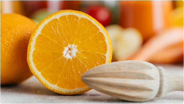 నారింజ పండ్లలో కూడా విటమిన్ సి ఉంటుంది. దీనిలోని ఫోలిక్ యాసిడ్ లక్షణాలు ఉంటాయి. ఇవి చర్మాన్ని హైడ్రేటెడ్గా ఉంచుతాయి. జుట్టుకు హైడ్రేషన్ అందిస్తుంది.