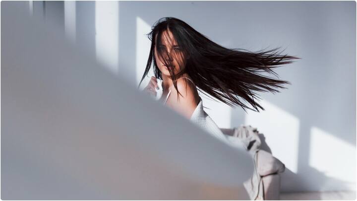 అందుకే సమ్మర్లో జుట్టు సంరక్షణ కోసం కొన్ని పండ్లు డైట్లో చేర్చుకోవాలంటున్నారు. వాటివల్ల జుట్టు పొడవుగా, బలంగా, హెల్తీగా మారడంలో హెల్ప్ చేస్తుంది.