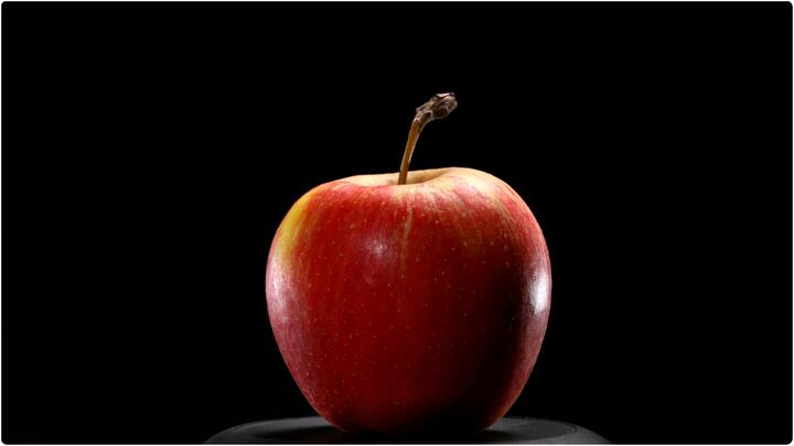 ఆపిల్లోని ఫైబర్, విటమిన్ ఎ, సి ఉంటుంది. జుట్టుకు పోషణ అందించి, మెరుపునిచ్చి జుట్టును ఆరోగ్యంగా ఉంచడంలో హెల్ప్ చేస్తాయి.