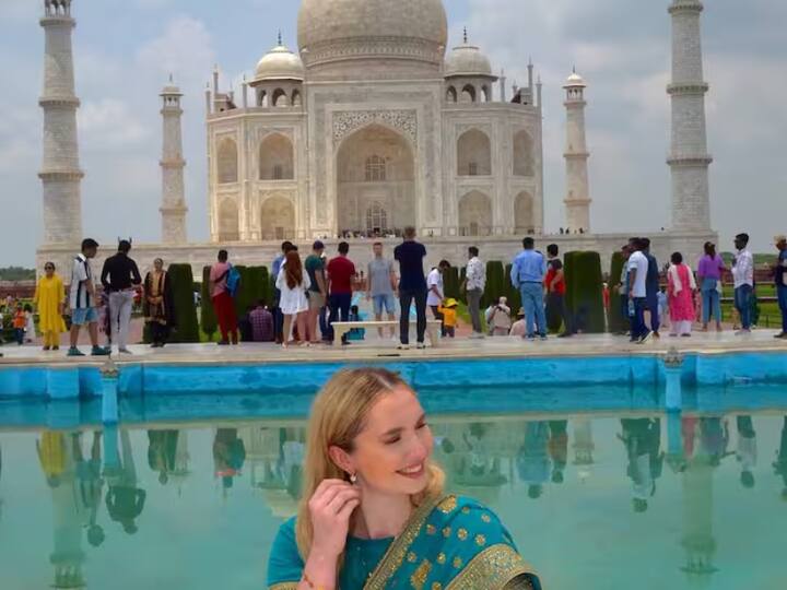 इंस्टाग्राम पर उन्होंने एक फोटो शेयर की थी, जिसमें वह ताजमहल के सामने साड़ी पहने हुए पोज़ दे रही थी. इससे लगता है कि उन्हें भारतीय पोशाक काफी पसंद है, इसमें वह खूबसूरत भी लग रही हैं.