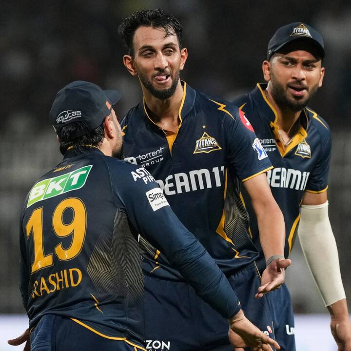 5: प्रसिद्ध कृष्णा (GT): गुजरात टाइटंस के तेज गेंदबाज प्रसिद्ध कृष्णा ने 8 मैचों में 31 ओवर डाले हैं और 226 रन दिए हैं. कृष्णा ने 85 डॉट गेंदें अभी तक डाली हैं.