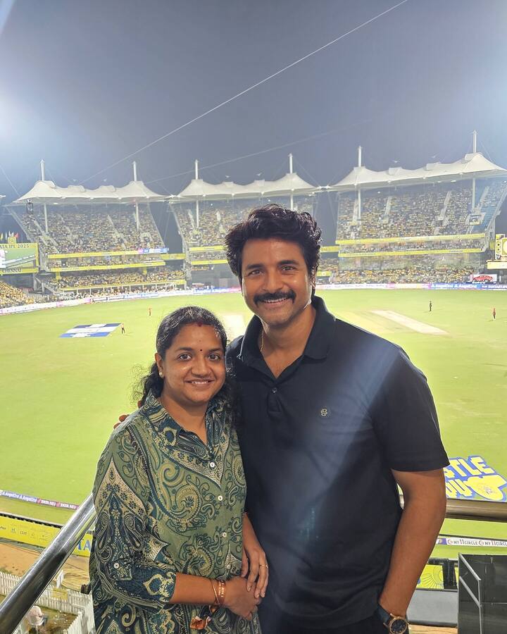 நடிகை ஸ்ருதி ஹாசனும் போட்டியை பார்க்க வந்துள்ளார். அபோது ஹைதராபாத் வீரர்கள் தங்களது விக்கெட்டை பறிகொடுக்கும் போதும் விசில் அடித்து ஆரவாரம் செய்தார்.