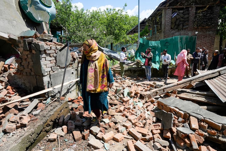 ఈ క్రమంలోనే ఉగ్రవాదులు ఆసిఫ్ షేక్, ఆదిల్ గురి పేర్లు కూడా వెలుగులోకి వచ్చాయి.