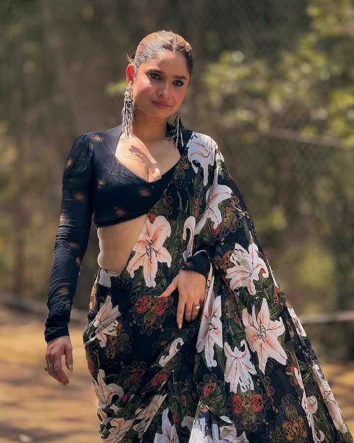 ती दररोज तिचे फोटो आणि व्हिडिओ सोशल मीडियावर शेअर करत असते. पुन्हा एकदा ही सुंदरी तिच्या फोटोंमुळे चर्चेत आली आहे.