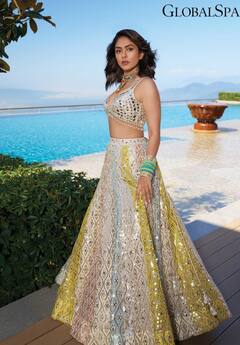 डियर गर्ल्स, ग्लैमरस और हॉट दिखने की है ख्वाहिश तो फॉलो करें मृणाल ठाकुर का फिटनेस रिजीम