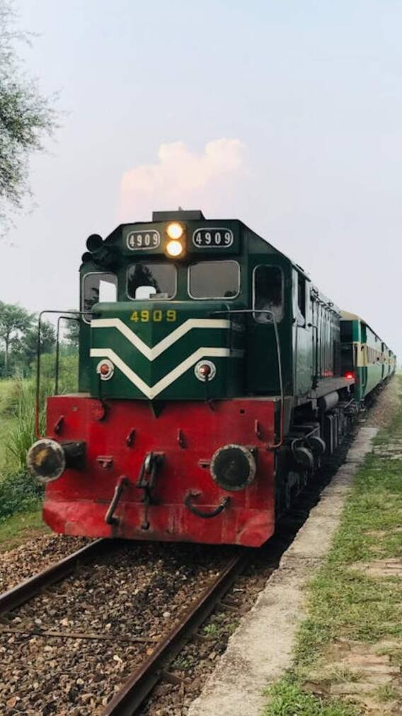 कितनी है पाकिस्तान की सबसे तेज ट्रेन की स्पीड?